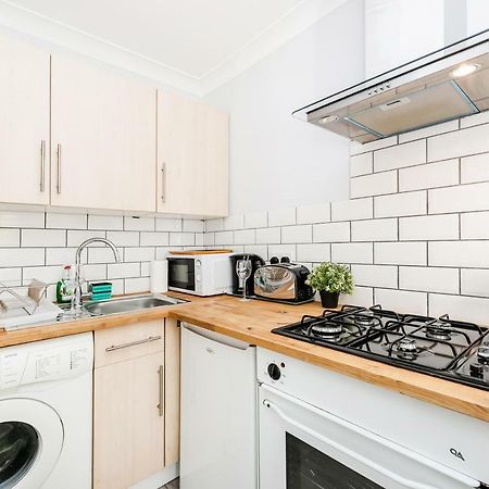 Ai Deluxe Apartments Лондон Екстериор снимка