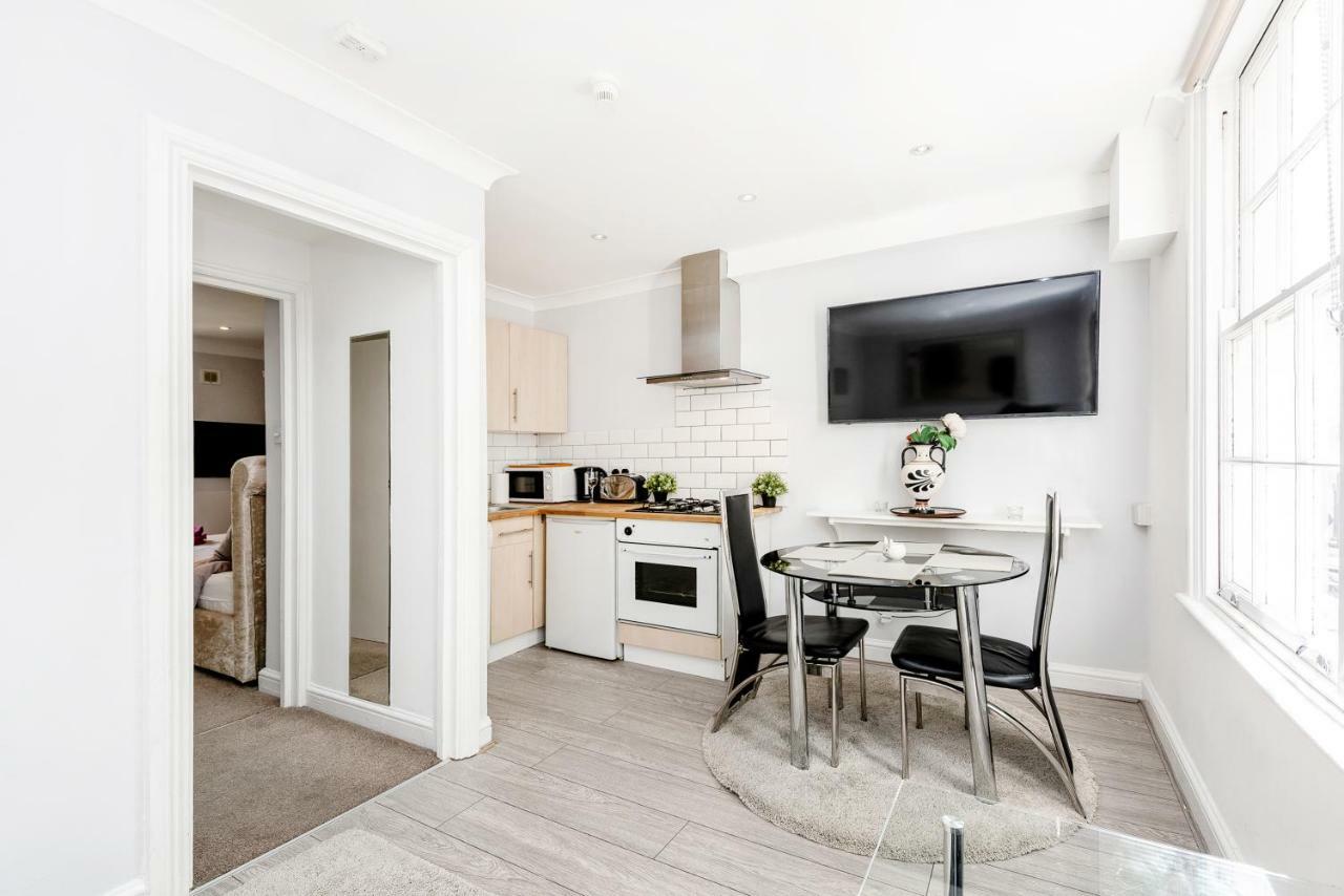 Ai Deluxe Apartments Лондон Екстериор снимка
