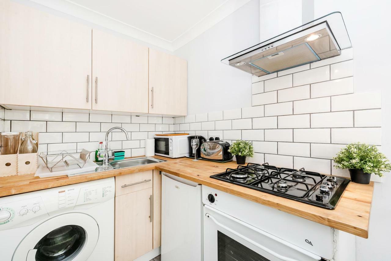 Ai Deluxe Apartments Лондон Екстериор снимка